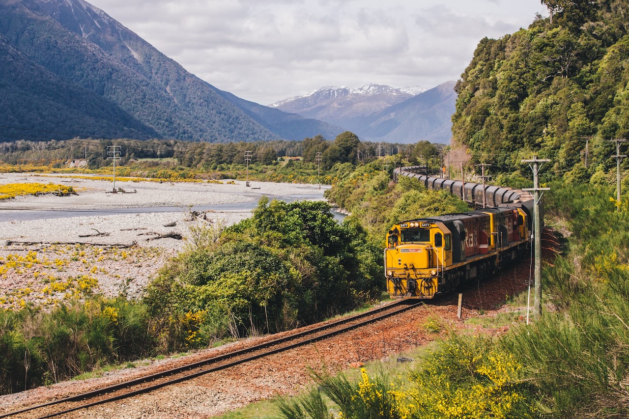 New Zealand’s Iconic Rail Journeys: Scenic Routes by Train